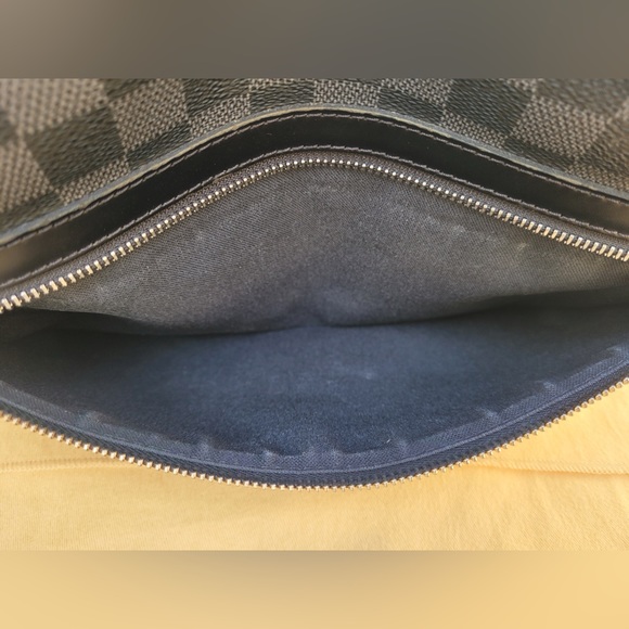 Damier Graphite Mick GM Messenger Bag - Picture 11 of 16